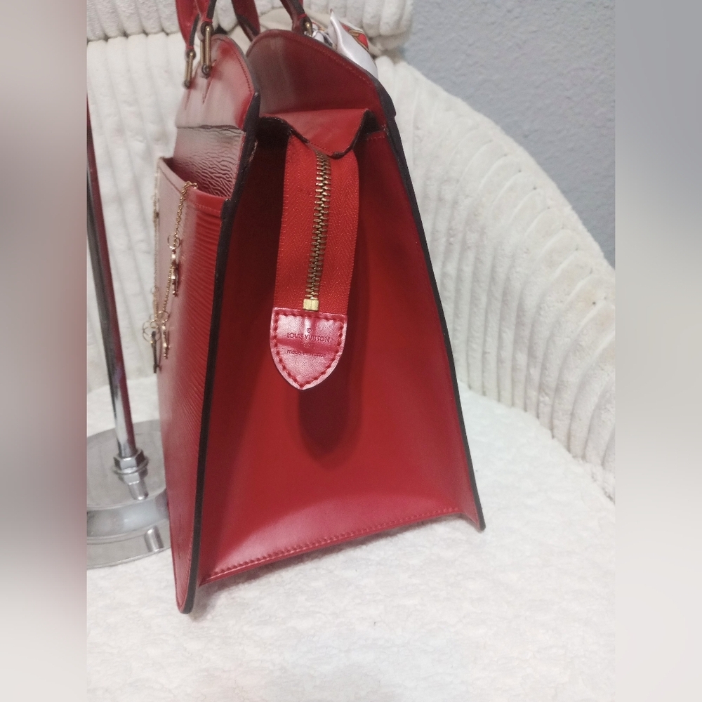 Louis Vuitton Bags - Picture 9 of 16